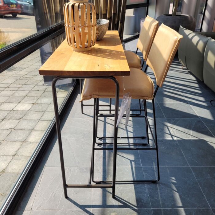 Jess Design Bartafel Jimmy Showroom
