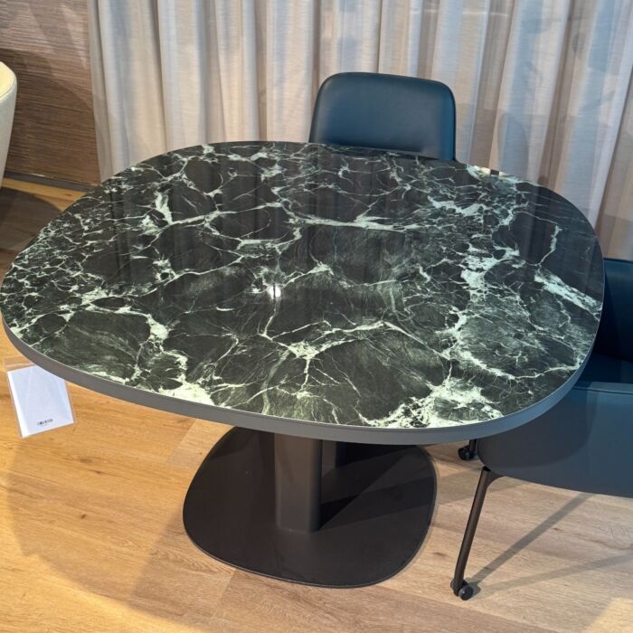 Eettafel Toveri