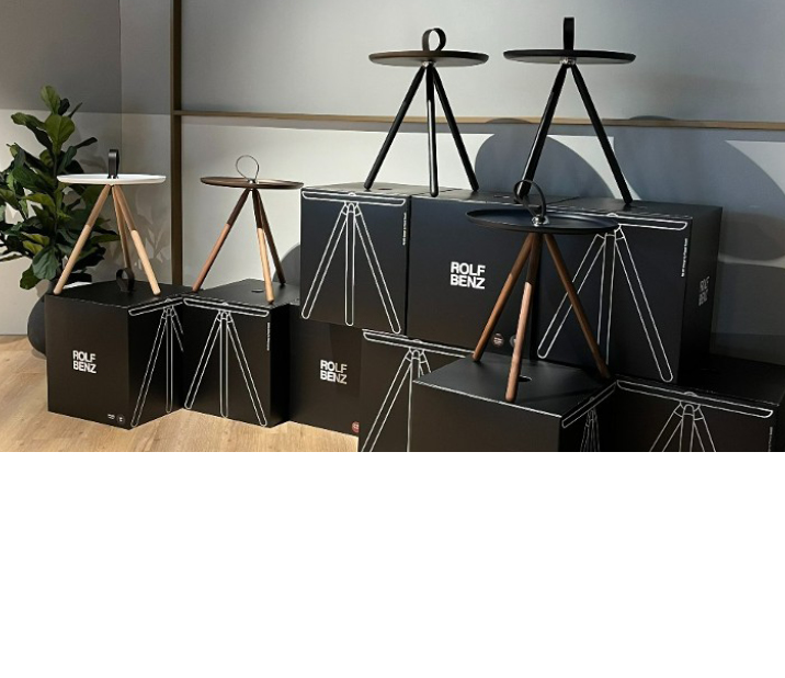 Rolf Benz bijzettafel 973 diverse kleuren van € 421,- voor € 269,- Op=Op Rolf Benz bijzettafel 973 diverse kleuren van € 421,- voor € 269,- Op=Op